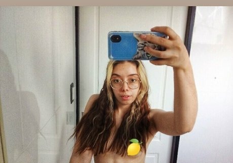 Nahá fotka uniklých OnlyFans od Lillymeawfree