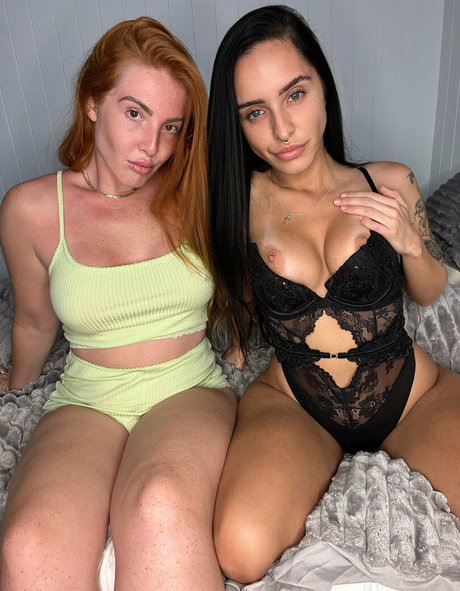 Yourlesbianfantasyy