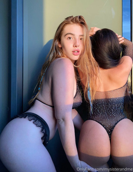 Yourlesbianfantasyy