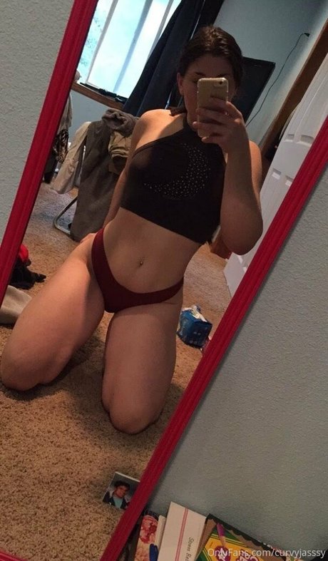 Nahá fotka uniklých OnlyFans od Curvyjasssy