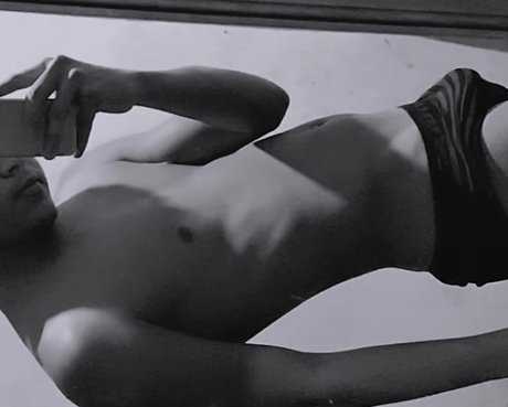 Naakte gelekte OnlyFans-foto van Jg