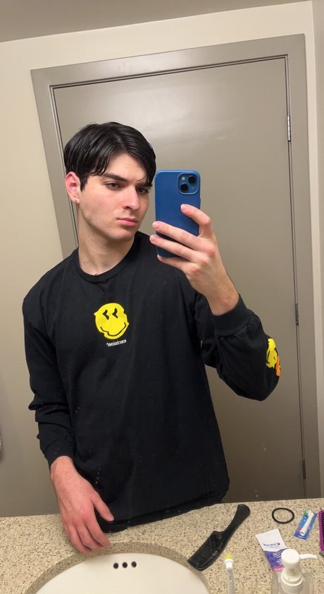 Nacktes geleaktes OnlyFans-Foto von Charlie