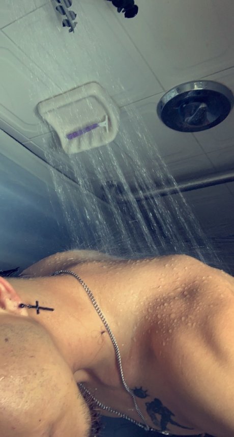 Naken läckt OnlyFans-bild av Austin 