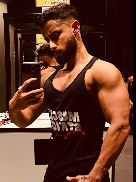Nøgent lækket OnlyFans-billede af Ardamuscle