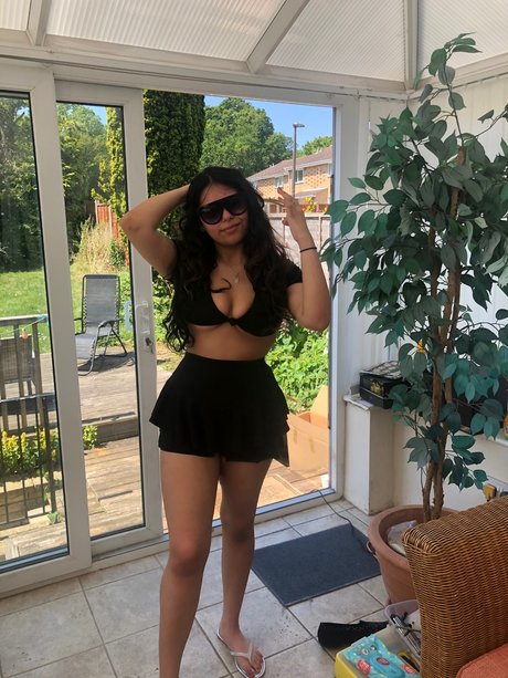 Alaston vuotanut OnlyFans-kuva Amara Taz