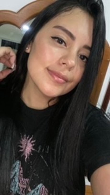 Naken läckt OnlyFans-bild av Alina