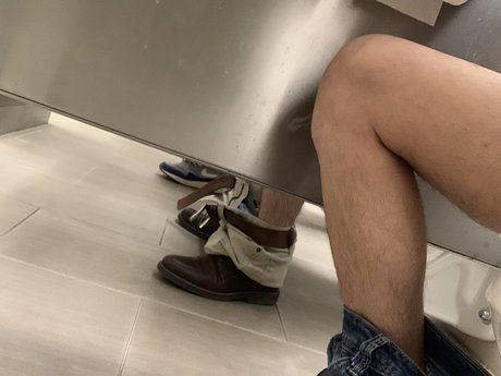 Naakte gelekte OnlyFans-foto van Public Me