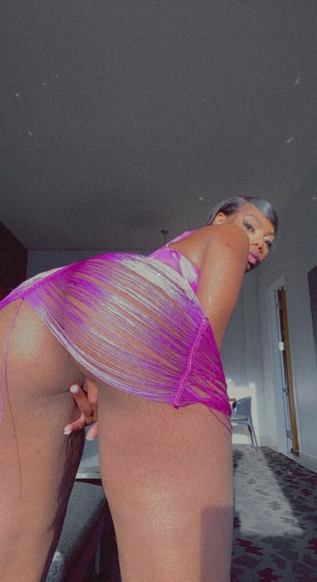 Naken läckt OnlyFans-bild av Amour 