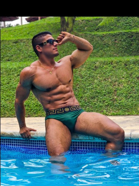 Muscled Latino  OnlyFans 유출 누드 사진