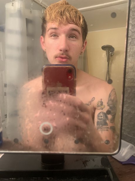 Naakte gelekte OnlyFans-foto van Jacob Stratus
