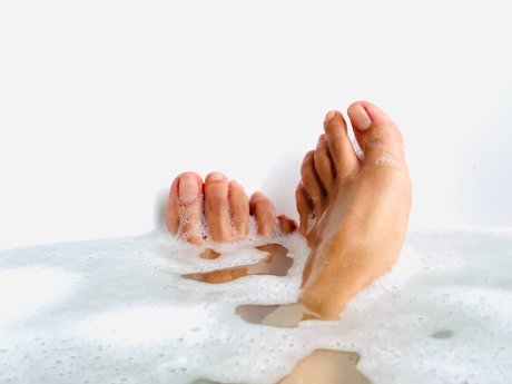 Naken läckt OnlyFans-bild av Nomies Feet 