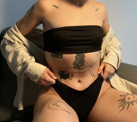 Naken läckt OnlyFans-bild av Noemie