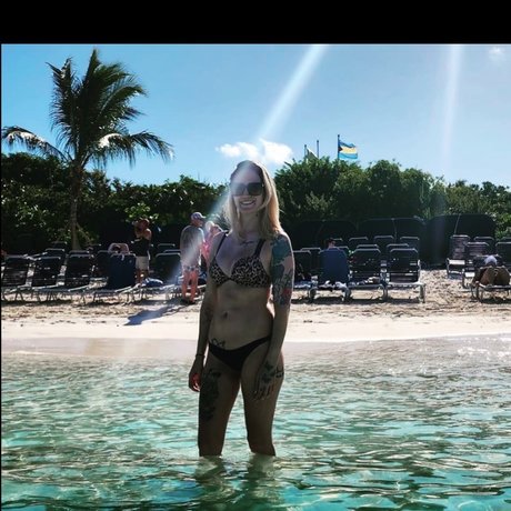Naken läckt OnlyFans-bild av Noelle Ates