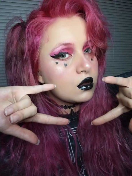 Naakte gelekte OnlyFans-foto van Alekto