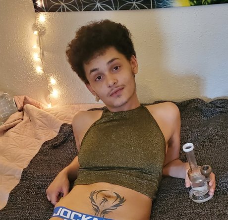 Naken läckt OnlyFans-bild av Kwame Violet
