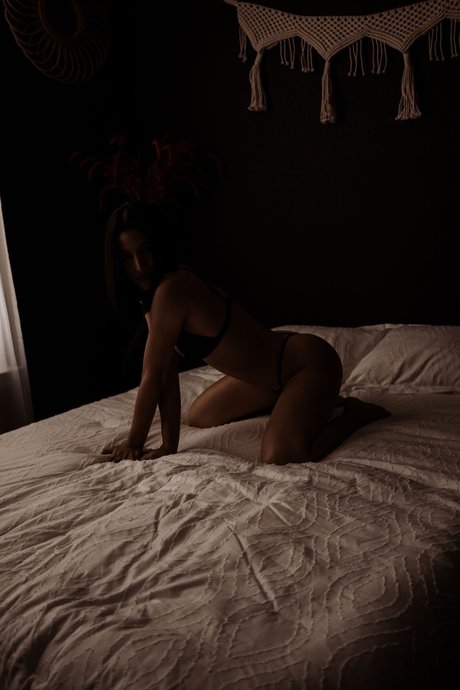 Nacktes geleaktes OnlyFans-Foto von Gigi