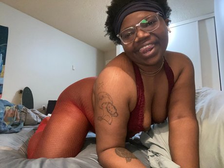 Naken läckt OnlyFans-bild av Bee
