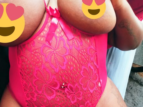 Naken läckt OnlyFans-bild av Alize Janae