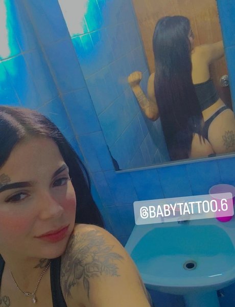 Naken läckt OnlyFans-bild av Babytattoo