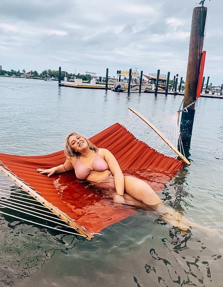 Alasti lekkinud OnlyFans-i pilt Alexandria