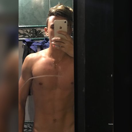 Naken läckt OnlyFans-bild av Adrin Ortiz Jr