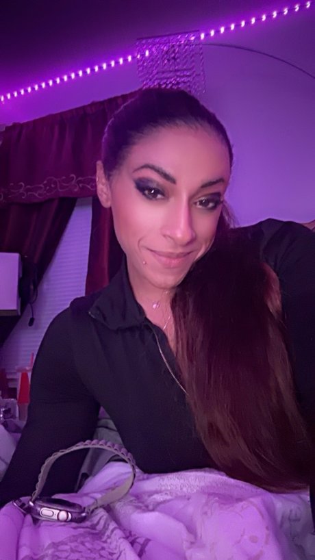 Alaston vuotanut OnlyFans-kuva Angela Lc