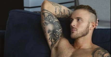 Naakte gelekte OnlyFans-foto van Zander