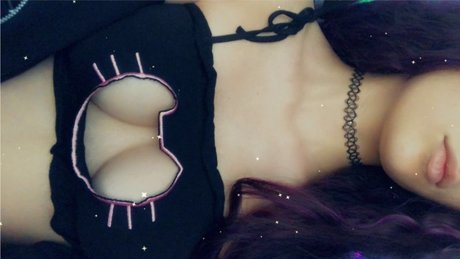 Naken läckt OnlyFans-bild av Delta 