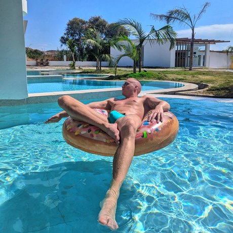 Nahá fotka uniklých OnlyFans od Aiden Andrews