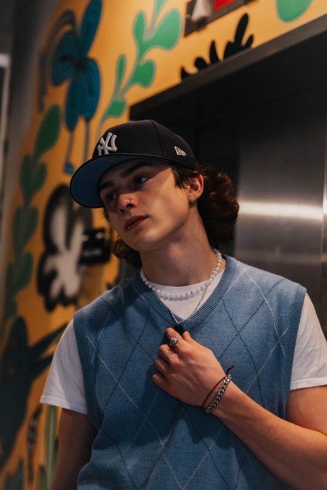 Nahá fotka uniklých OnlyFans od Aiden Killian