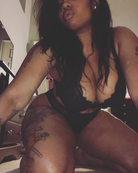 Naken läckt OnlyFans-bild av Naomi Santos