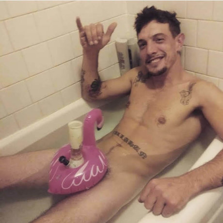 Naakte gelekte OnlyFans-foto van Bern Callaway
