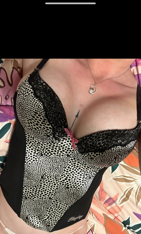 Naken läckt OnlyFans-bild av Anita Dickenme