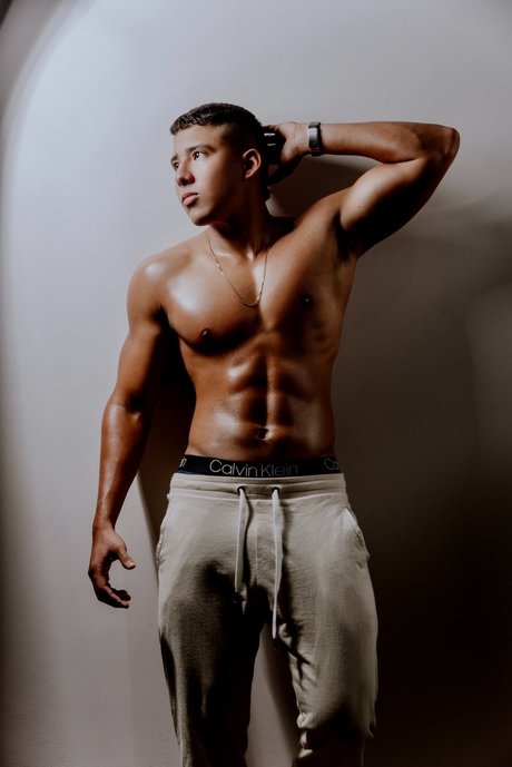 Naakte gelekte OnlyFans-foto van Jr