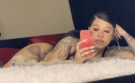 Naken läckt OnlyFans-bild av Officialbadassbre