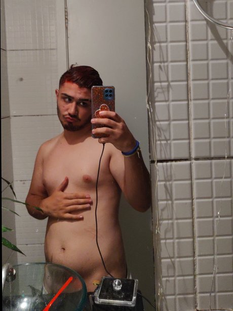 Foto nua vazada do OnlyFans de Enzinho