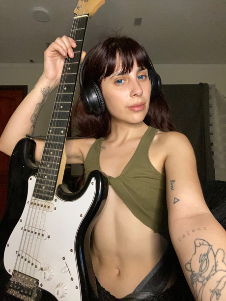 Naken läckt OnlyFans-bild av Catalina Alma Y Tambin Corazn