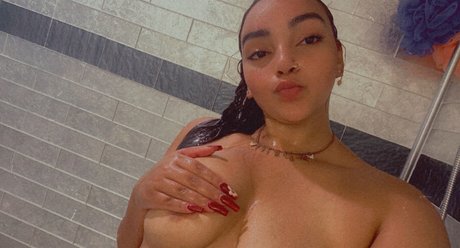 Alaston vuotanut OnlyFans-kuva Oceann Rosee