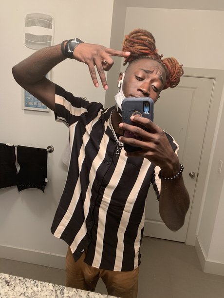 Naken läckt OnlyFans-bild av Blotto94fans