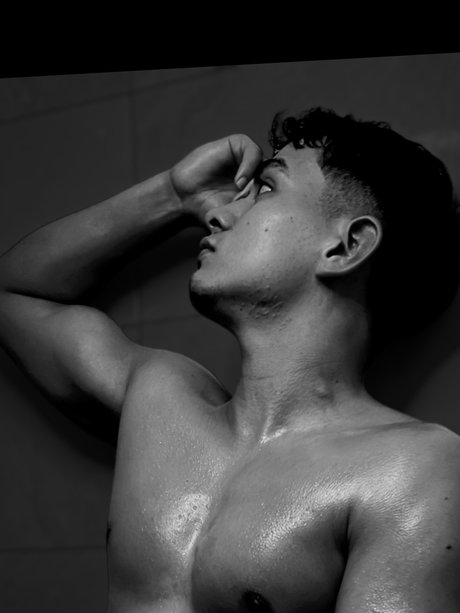 Naken läckt OnlyFans-bild av Adonis Falcony