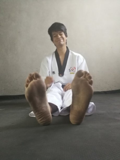 Alasti lekkinud OnlyFans-i pilt Adrian Taekwondo