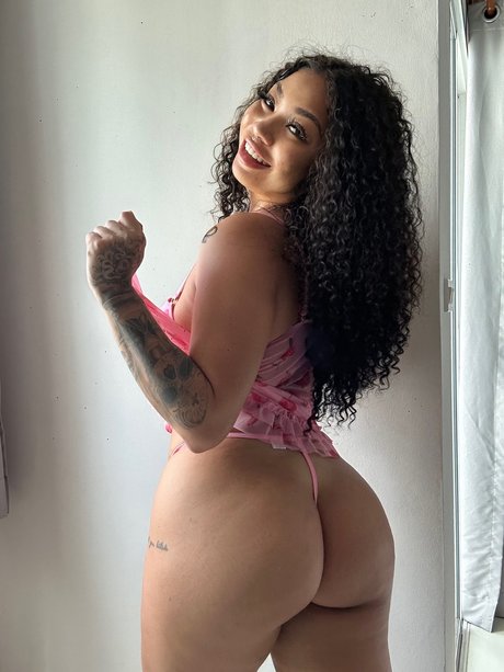 Linda With Booty 