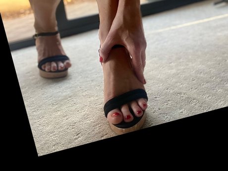 Nagie wyciekłe zdjęcie OnlyFans od Fun And Flirty Feet