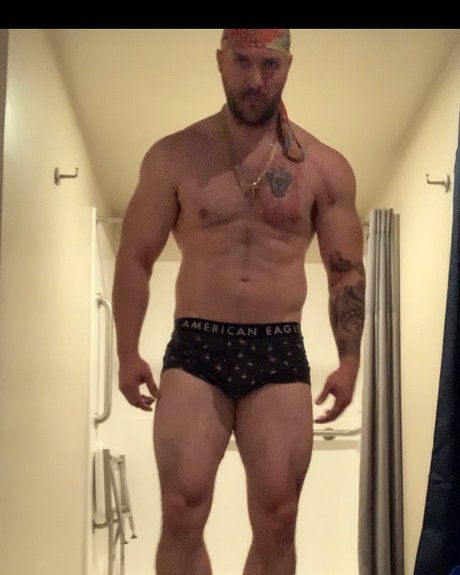 Naken läckt OnlyFans-bild av Keenan