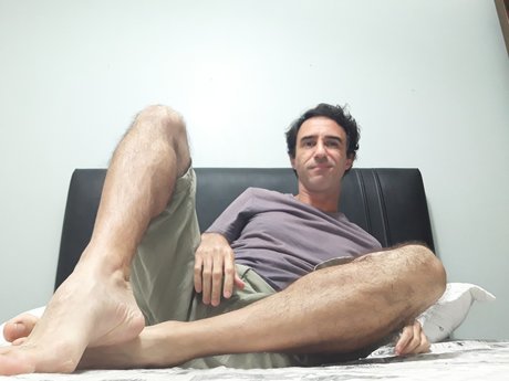 Alaston vuotanut OnlyFans-kuva Only Big Calves  