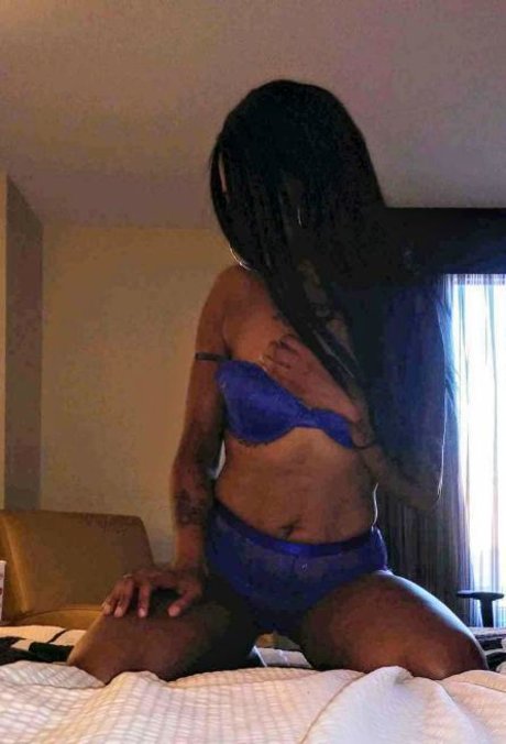 Alaston vuotanut OnlyFans-kuva Her