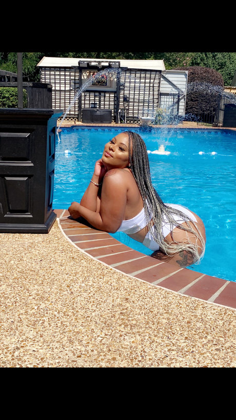 Naakte gelekte OnlyFans-foto van Missmonroe