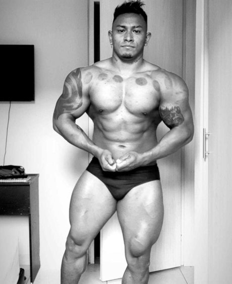 Alasti lekkinud OnlyFans-i pilt Omar Otero