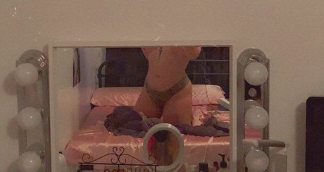Alaston vuotanut OnlyFans-kuva Abs