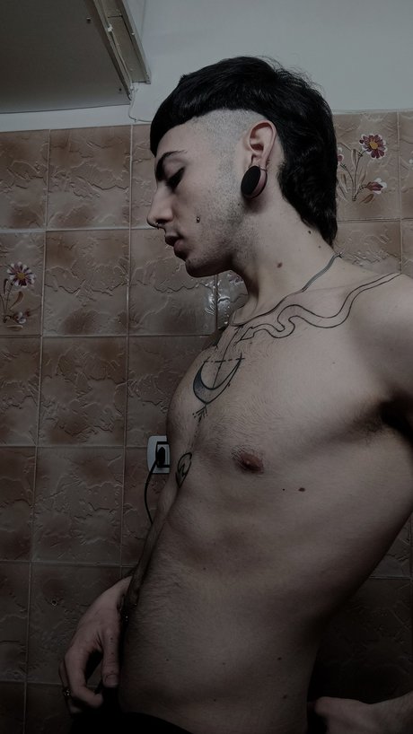Naakte gelekte OnlyFans-foto van Alienosupremo